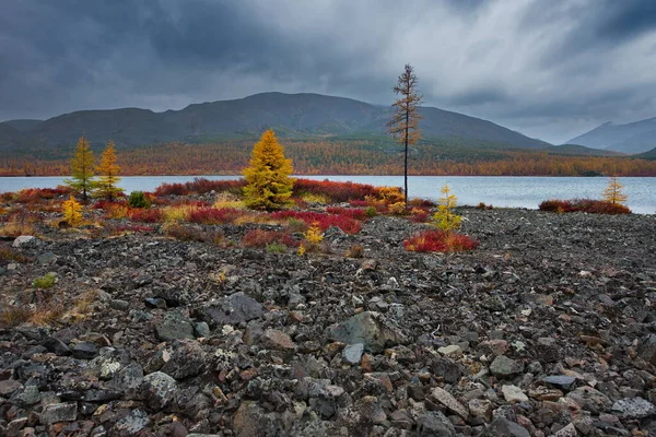 Russland Fernost Region Magadan Unbewohnte Seen Mit Menschenleeren Felsigen Ufern — Stockfoto