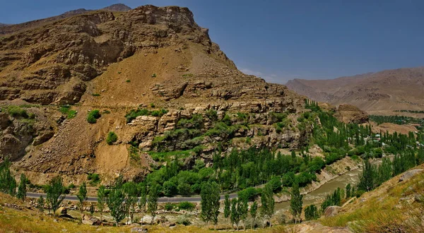 중앙아시아 타지키스탄 식물원의 주요가 바라본 천궁도 도시의 2320M — 스톡 사진