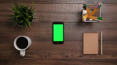 Bir Smartphone dokunmadan bir parmak