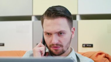 Cep telefonunuzda kapalı konuşmak bir kızgın delikanlı