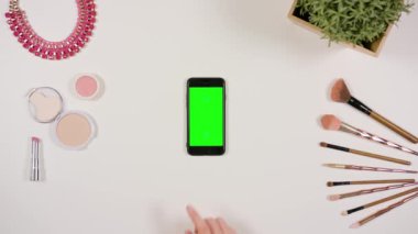 Parmak Smartphone ile yeşil perde tomar