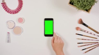 Parmak Smartphone ile yeşil perde tomar