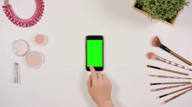 Parmak Smartphone ile yeşil perde tomar