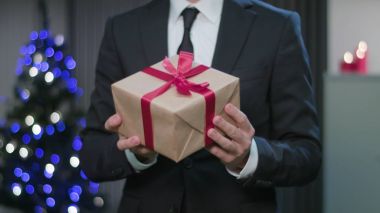 Bir Noel hediyesi beceriksiz eller mans