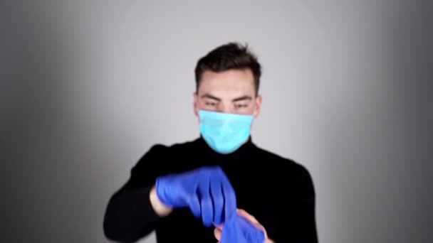 Personne Portant Des Gants Médicaux Latex Bleu Pour Protéger Pendant — Video