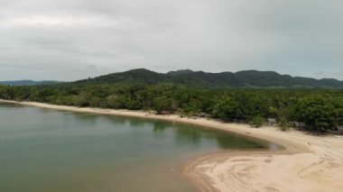 Güzel Rio Playa Sahili üzerinde uçuyor, Coron Adası, Palawan, Filipinler