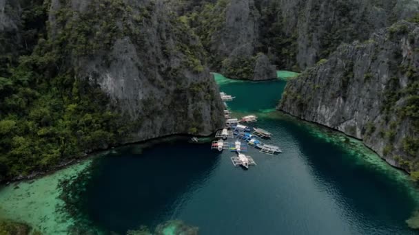 Aerial View Turquoise Tropical Lagoon Karst Limestone Cliffs Coron Island — Stock Video