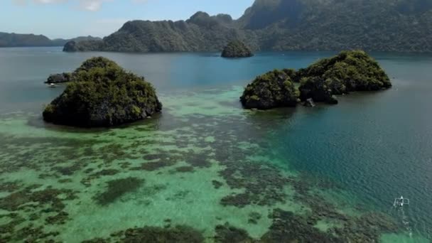Αεροφωτογραφία Ενός Όμορφου Μικρά Νησιά Siete Pecados Κοντά Στο Coron — Αρχείο Βίντεο