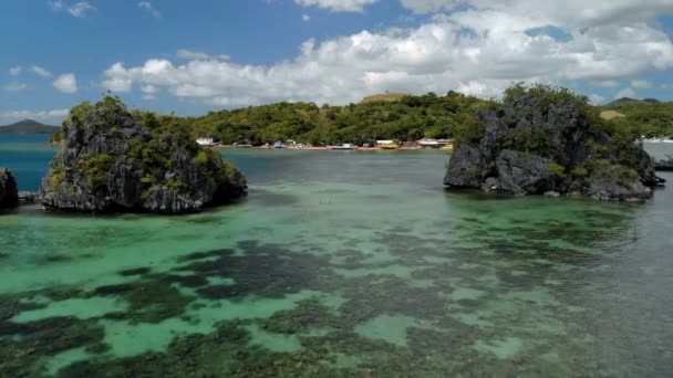 Letecký Pohled Krásné Ostrůvky Siete Pecados Blízkosti Coron Bay Palawan — Stock video