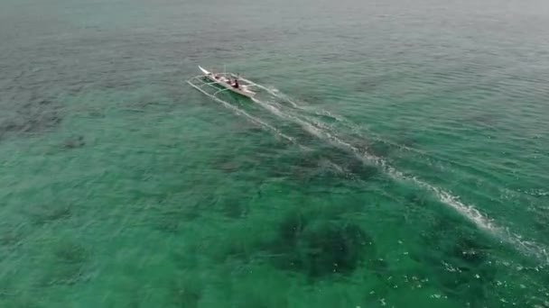 Voando Sobre Barco Pescador Lado Ilha Bantayan Cebu Filipinas — Vídeo de Stock