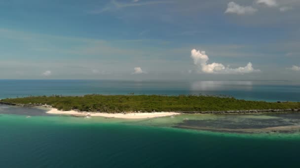 Volando Sobre Hermosa Playa Pequeña Isla Virgen Bantayan Cebú Filipinas — Vídeos de Stock