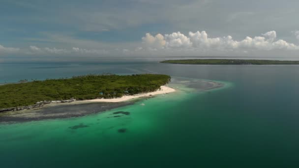 Volando Sobre Hermosa Playa Pequeña Isla Virgen Bantayan Cebú Filipinas — Vídeo de stock