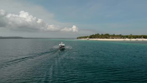 Volando Sobre Hermosa Playa Pequeña Isla Virgen Bantayan Cebú Filipinas — Vídeos de Stock