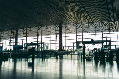 Pekin / Çin - 12 / 10 / 2018: Neredeyse boş Pekin Uluslararası Havalimanı