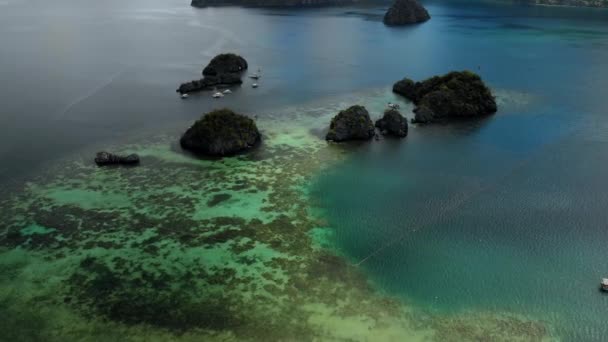 Flygfoto Över Vacker Liten Öar Siete Pecados Nära Coron Bay — Stockvideo