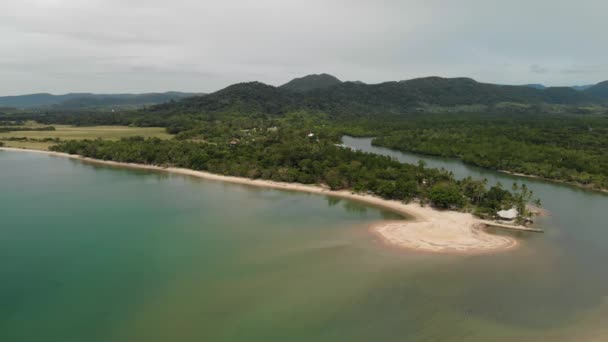 Volando Sobre Hermosa Playa Rio Playa Coron Island Palawan Filipinas — Vídeo de stock