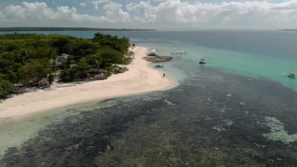 Volando Sobre Hermosa Playa Pequeña Isla Virgen Bantayan Cebú Filipinas — Vídeos de Stock