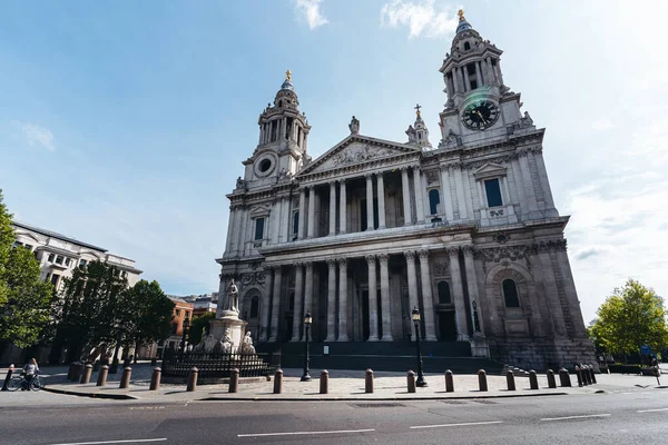 Λονδίνο Ηνωμένο Βασίλειο 2020 Άδειοι Δρόμοι Δίπλα Στον Κλειστό Καθεδρικό — Φωτογραφία Αρχείου