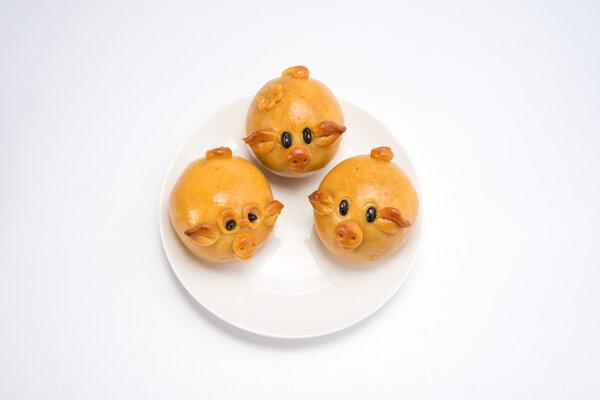 лунный торт в форме свиньи
