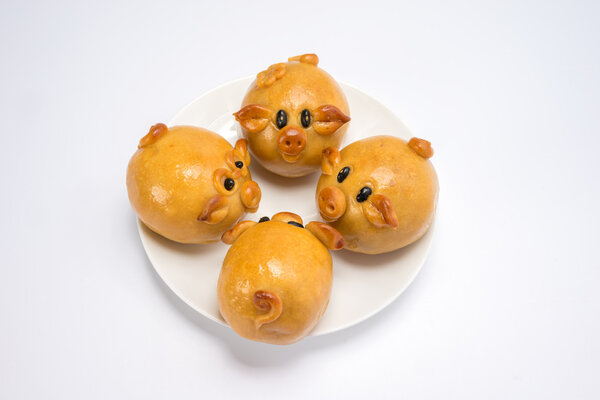 лунный торт в форме свиньи
