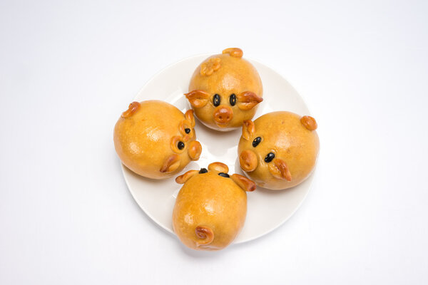 лунный торт в форме свиньи
