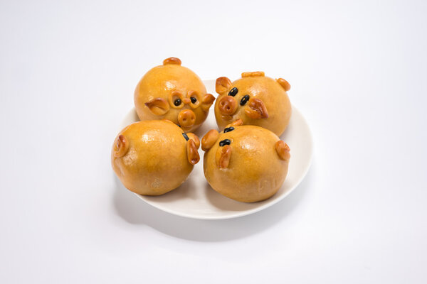 лунный торт в форме свиньи
