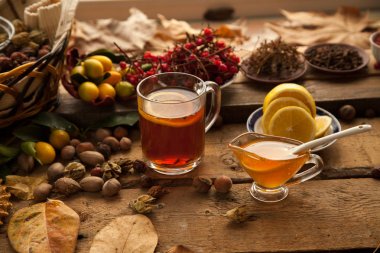 Limonlu ve ballı sıcak çay