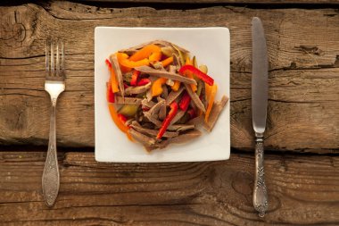 Sağlıklı salata taze organik sebze ile yapılan.