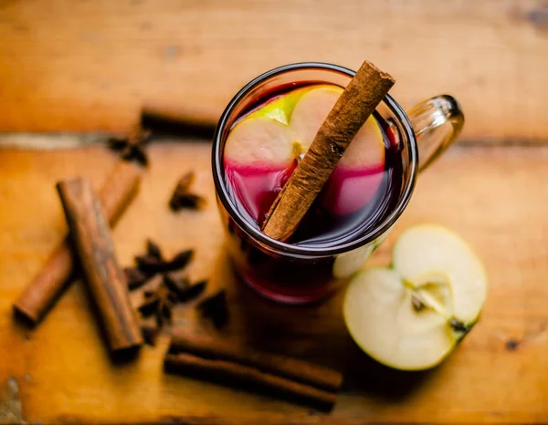 Autumn honey-fruit mulled wine — Stock Photo, Image