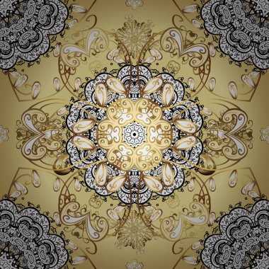 Altın elementlerle bej ve beyaz renklerde klasik, pürüzsüz desen. Noel 2019, kar tanesi, yeni yıl.