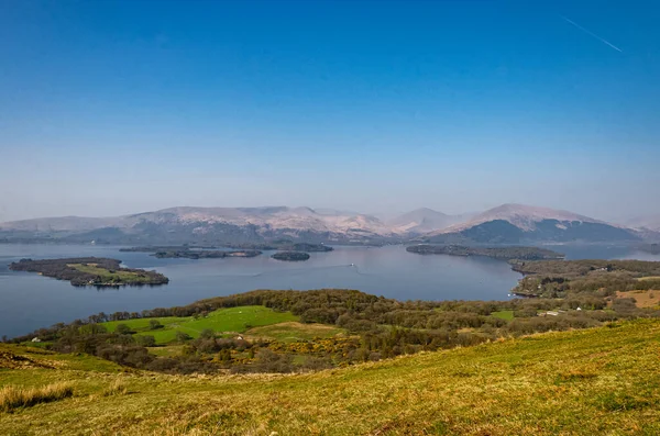 Vista Conic Hill Escócia Lindas Montanhas Com Lago — Fotografia de Stock