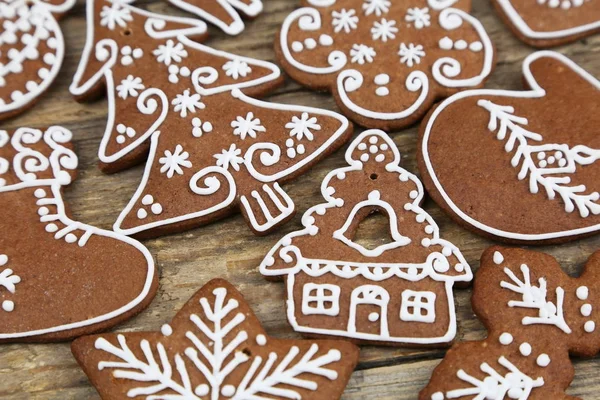 Biscuits au pain d'épice faits à la main de Noël Images De Stock Libres De Droits
