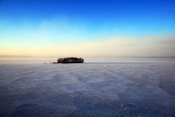 Bir ada donmuş göl Onega, Kondopoga, Rusya Federasyonu