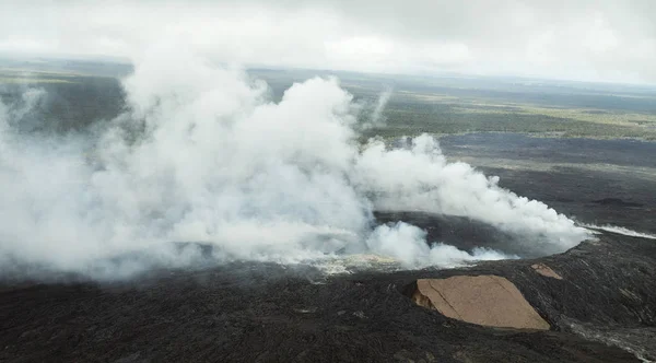 Rökning Pu'u O'o kratern Hawaii — Stockfoto