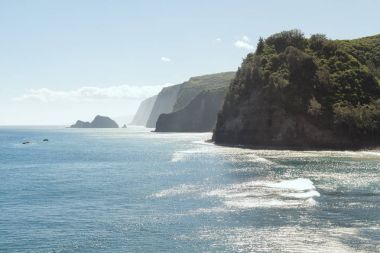 Kohala kayalıklarla Pololu Vadisi ve okyanus, Hawaii
