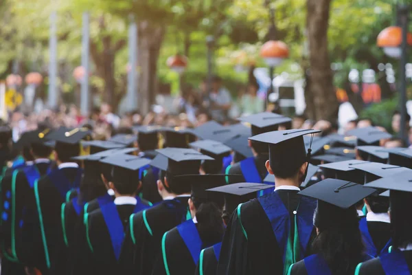 Gruppo Laureati Durante Inizio Concetto Educazione Congratulazioni Università Cerimonia Laurea — Foto Stock