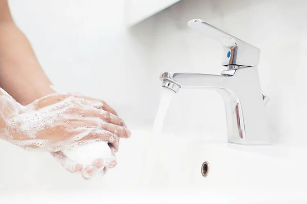 Gli Uomini Lavano Mani Ogni Volta Prima Mangiare Prevenire Germi — Foto Stock