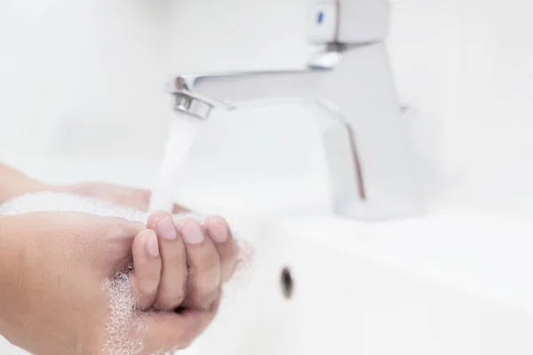 Άνδρες Πλένουν Χέρια Τους Κάθε Φορά Πριν Από Φαγητό Για — Φωτογραφία Αρχείου
