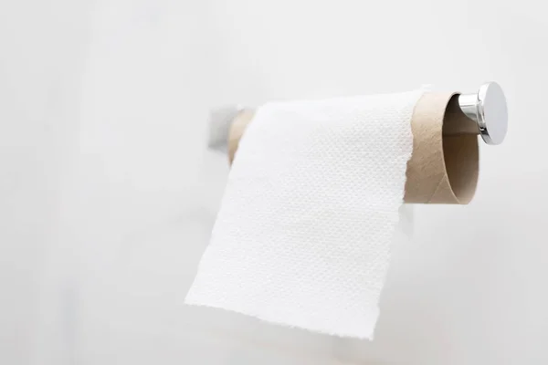 Tissue Empty Last Pad Out Toilet Paper Roll White Wall — Stock Photo, Image