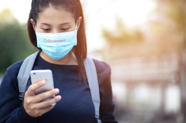 Covid-19 virüsünden ve mikroplardan korunmak için herkes evden çıkmadan önce solunum cihazı takmalı..