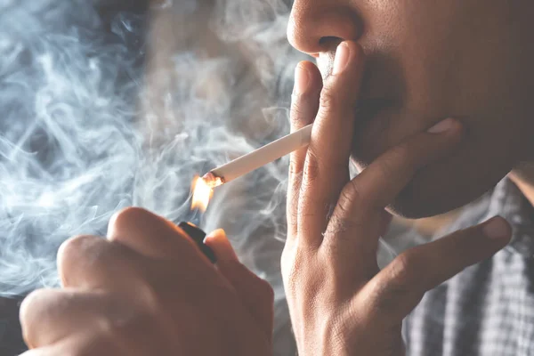 Uomo Sta Fumando Dannoso Salute — Foto Stock