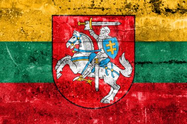 Kirli duvara boyalı üniformaları ile Litvanya bayrağı