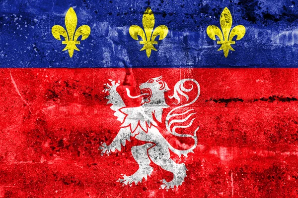 Bandera de Lyonnais, Francia, pintada en la pared sucia — Foto de Stock
