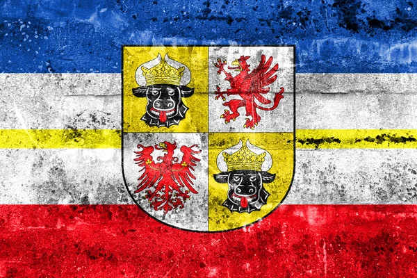 Flaga Meklemburgii-Pomorza z herbem, Niemcy — Zdjęcie stockowe