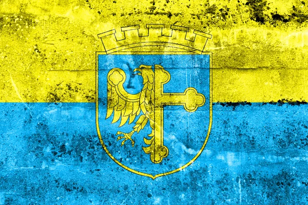 Opole bayrakla arması, Polonya, kirli duvara boyalı — Stok fotoğraf