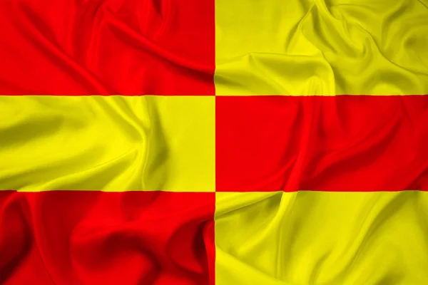 Agitant le drapeau de Briceni, Moldavie — Photo