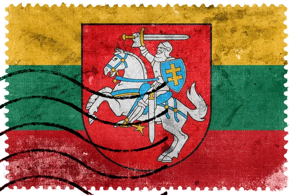 Litauische Flagge mit Wappen, alte Briefmarke — Stockfoto