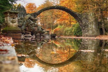 Rakotz Köprüsü (Rakotzbrucke, Şeytan Köprüsü) Kromlau, Saksonya