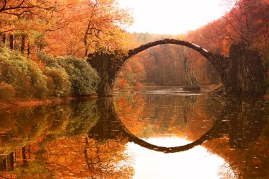 Rakotz Köprüsü (Rakotzbrucke, Şeytan Köprüsü) Kromlau, Saksonya