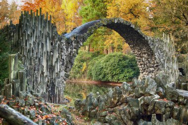 Rakotz Köprüsü (Rakotzbrucke, Şeytan Köprüsü) Kromlau, Saksonya